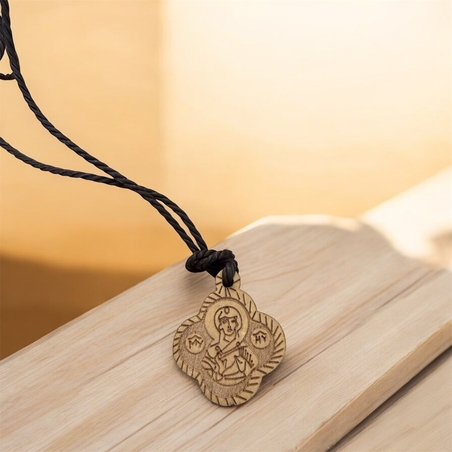 Православен дървен медальон с Богородица – черен конец