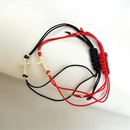 Позлатена гривна с кръст – червен или черен конец