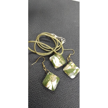 Комплект от обици и колие 