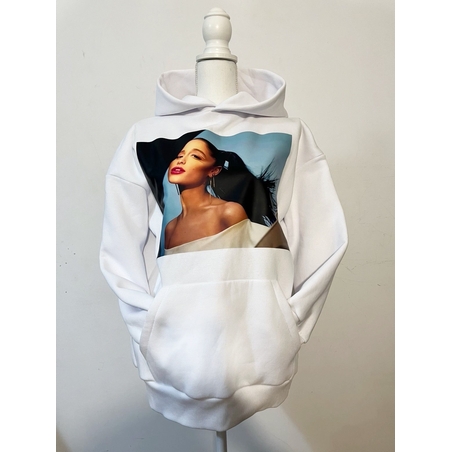 Hanorac pufos cu imprimeu Ariana G.