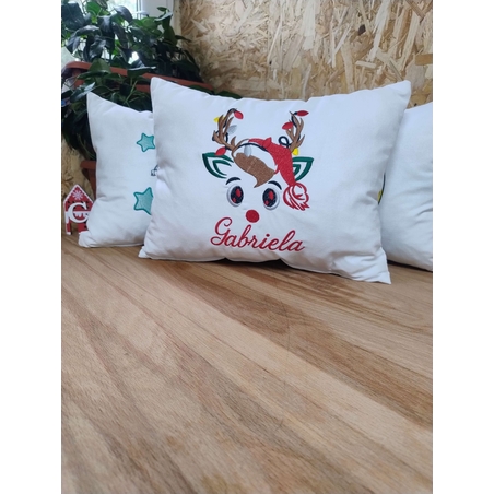 Pernă decorativă de Crăciun cu ren și nume personalizat – Gabriela | AYA Home
