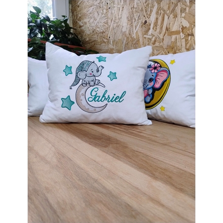 Pernă decorativă pentru copii, personalizată cu nume – Elefănțel pe semilună | AYA Home