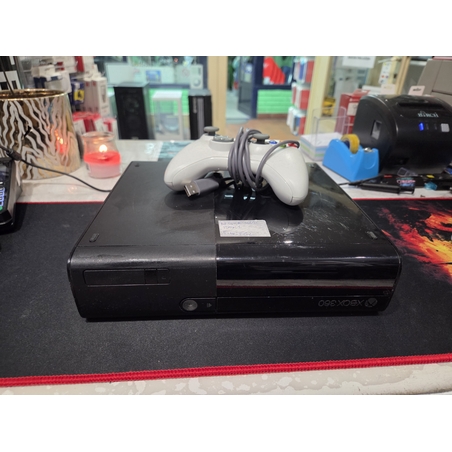 Xbox 360 E Konzola /1 Bezicni Dzojstik/3 Igrice/ Svi Kablovi