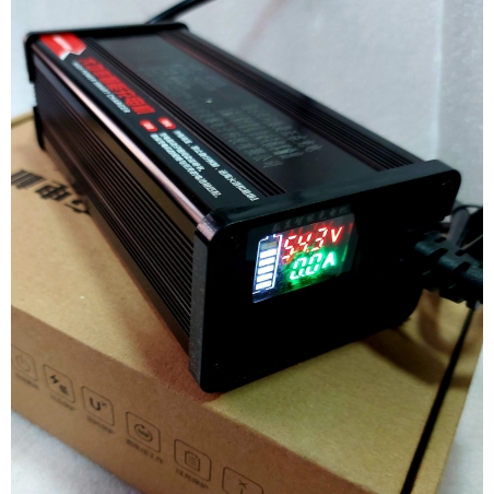 10 амперное  16c lifepo4 48V (58.4v) 10a. ЗУ алюминиевый корпус + LCD  дисплей,  для lifepo4 акб для электросамокатов,электробайков, электроскутеров.