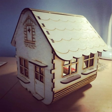 ДЪРВЕА КЪЩА ЗА ПТИЦИ