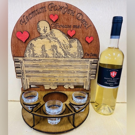 Тематичен мини бар за бутилка алкохол- Влюбени на пейка