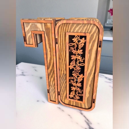 Персонализирана дървена кутия за 70-годишен юбилей