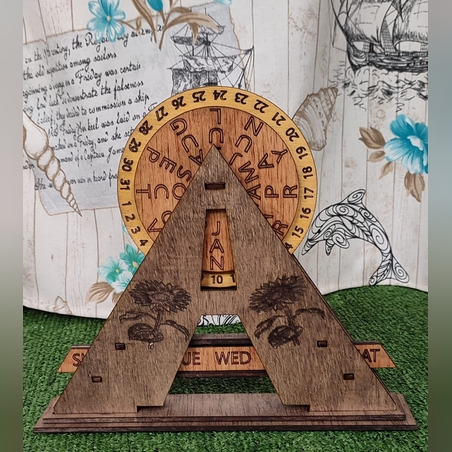 ДЪРВЕН ВЕЧЕН КАЛЕНДАР-ПИРАМИДА