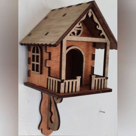 ДЪРВЕНА КЪЩА ЗА ПТИЦИ