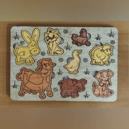 ДЪРВЕН ДЕТСКИ ПЪЗЕЛ-ЖИВОТНИ ВЪВ ФЕРМАТА