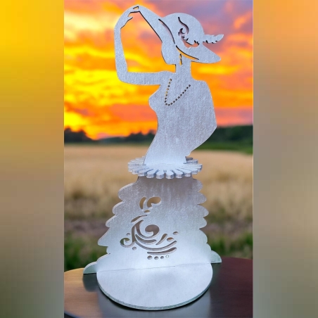 ТЕМАТИЧЕН ДЪРВЕН САЛФЕТНИК - ЖЕНА С КАПЕЛА