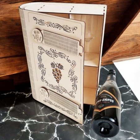 Уникална дървена кутия за вино и 2 броя чаши