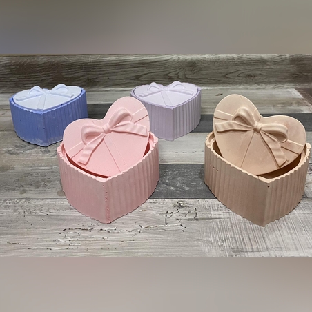 КЕРАМИЧНА КАШПА С КАПАК - СЪРЦЕ