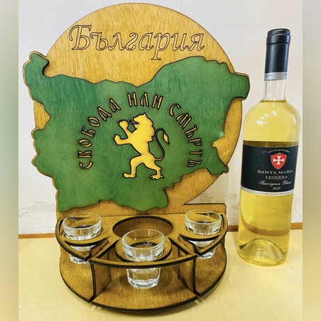 Тематичен мини бар за бутилка алкохол- България(Свобода или Смърт)