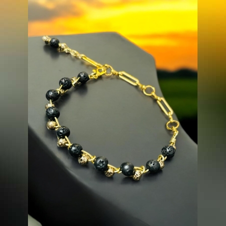 Гривна Вулканичен камък/черно и златисто/