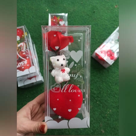 Изкуствена роза с декорация