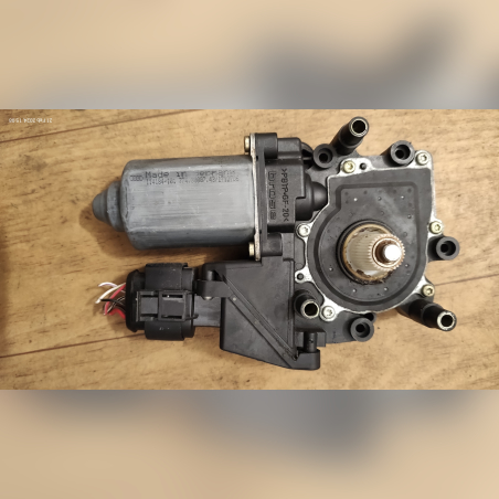Ел мотор за Стъкло повдигач за Audi A4 B5 (Предно Дясно) / 114184-101