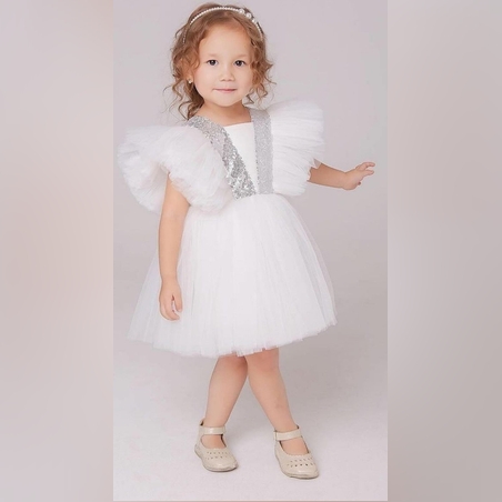 Детска  къса рокля  с бял тюл и  сребристи пайети