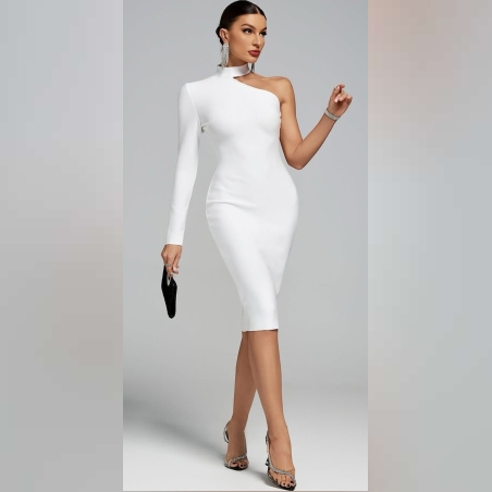 Дамска къса рокля в бяло с един  ръкав