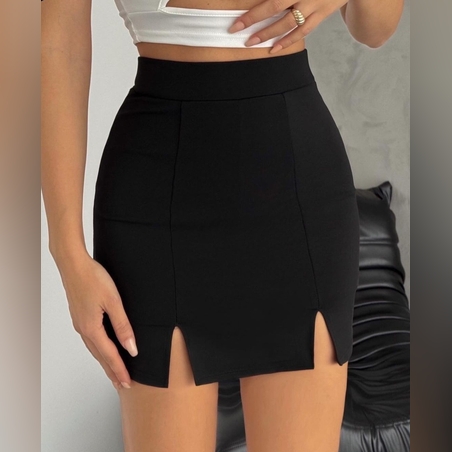 Дамска къса пола в черно
