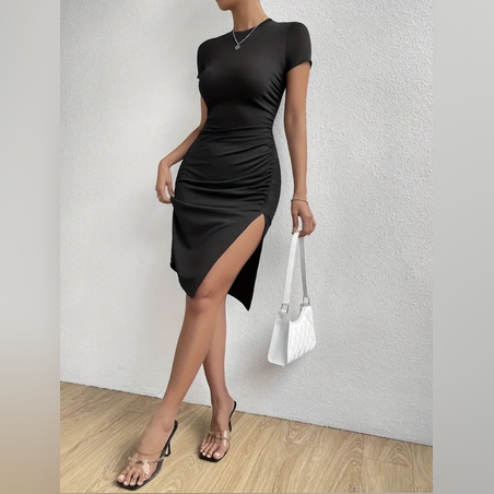 Дамска рокля с къс ръкав в черно