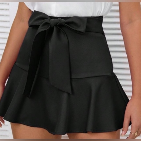 Дамска къса пола в черно