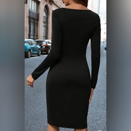 Дамска къса рокля в черно с дълъг ръкав