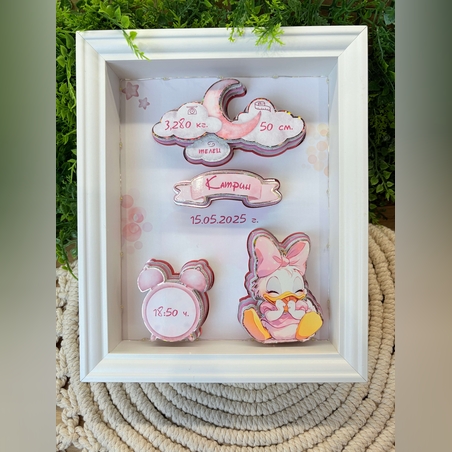 Рамка визитка за новородено момиче в розово с пате, облак и часовник – персонализирана с име.