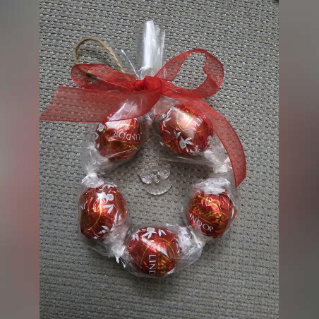 Играчка за закачане с бонбони  Lindor