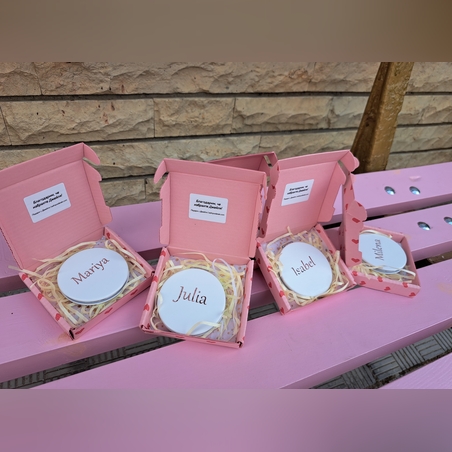 Бяло кожено огледалце с име или текст по избор