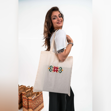 Натурална бродирана торба 