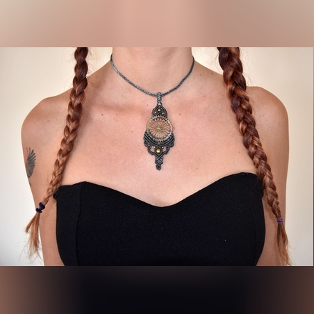 Ръчно плетено колие