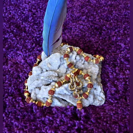 Огърлица с Рудракша семена