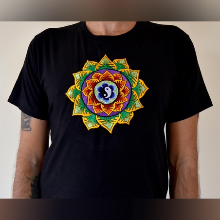 Двоен лотус с Ин и Ян