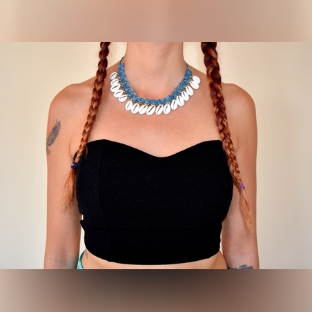 Ръчно плетено колие с миди Каури