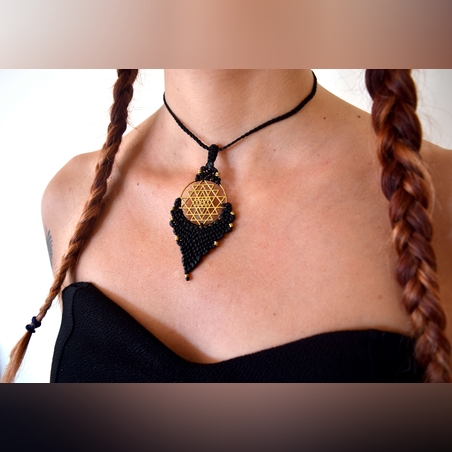 Ръчно плетено колие