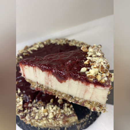 ЧИЙЗКЕЙК С ВИШНИ И БАДЕМОВ КРОКАН