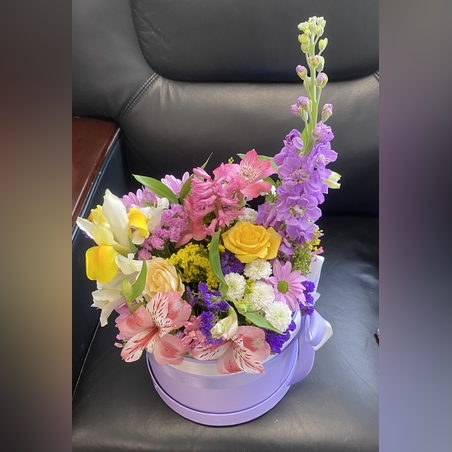 Кутия с пролетни цветя