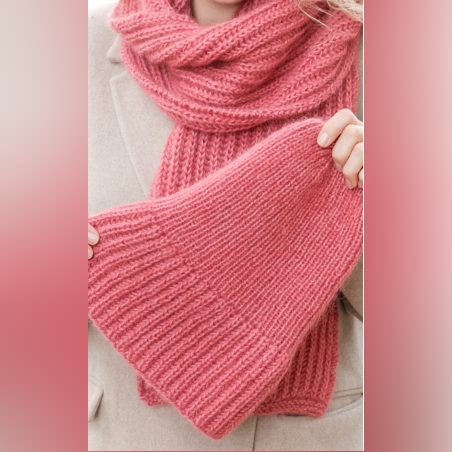 Ръчно изработен комплект шапка и шал