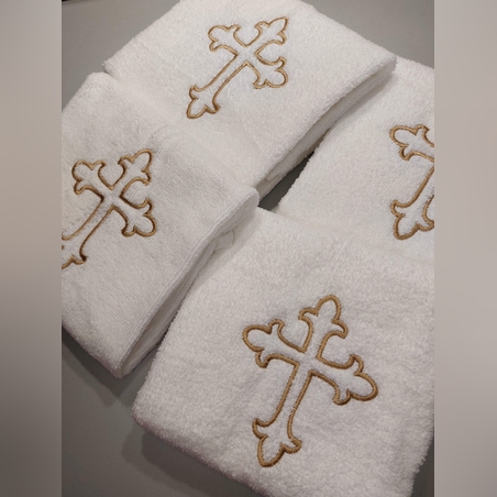 Малка хавлия за кръщене с кръст