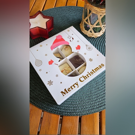 Коледна кутия с 16 бонбона