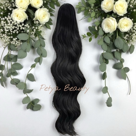 Опашка с шнола в черен цвят на вълни