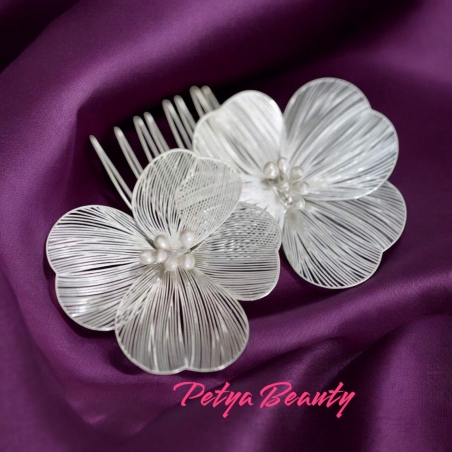 Фиба със сребристи цветя