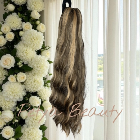 Опашка с шнола в цвят средно кафяво с кичури на вълни