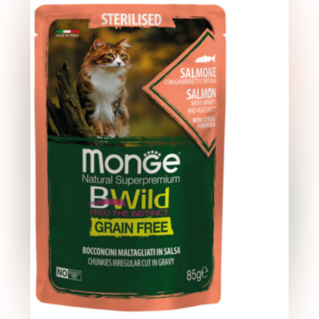 Monge BWILD Grain Free Sterilised със сьомга, скариди и зеленчуци – пауч с хапки в сос, без зърнени храни – за кастрирани котки в зряла възраст, 85 гр