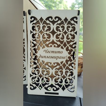 Дървена кутия за пари