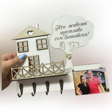 Поставка за ключове със снимки – персонализирана дървена декорация
