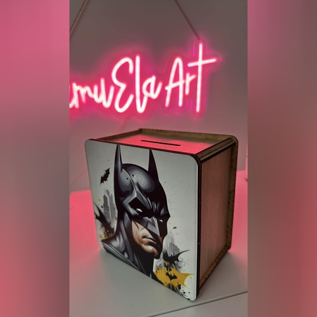 Лукс дървена касичка с цветен UV печат Батман