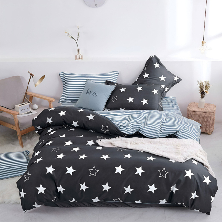 Двулицев спален комплект от 4 части с ластик - Черни звезди