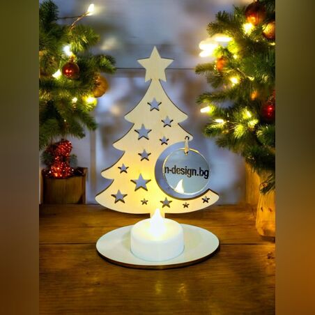Дървена елха със стойка , висулка и LED свещ
